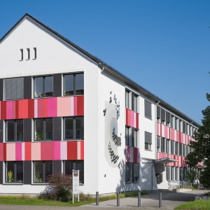 zdjęcia architektury Haus der Bildung und Technologie w Schwedt/Oder, zdjęcie od frontu