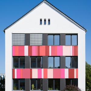 zdjęcia architektury Haus der Bildung und Technologie w Schwedt/Oder, zdjęcie od frontu