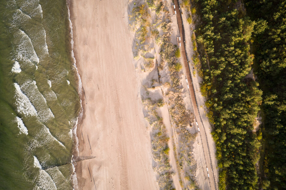 plaża w Dziwnowie z drona