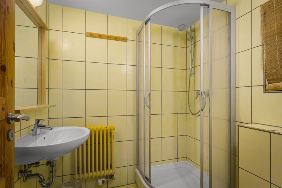 sesja zdjęciowa żółtej łazienki, Międzyzdroje