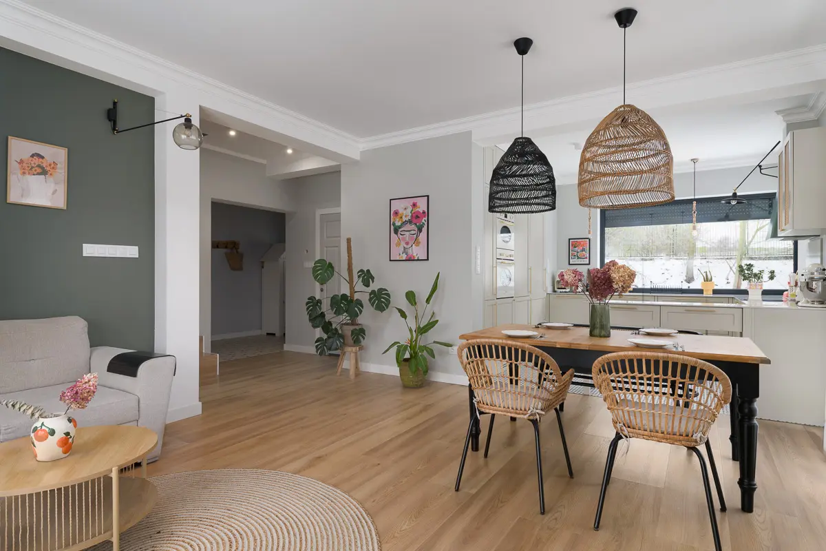 Przestronny i jasny salon połączony z jadalnią – fotografia nieruchomości Gorzów Wielkopolski.